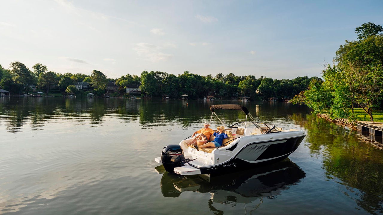 bayliner dseries d22 deck boat louning 2025 02