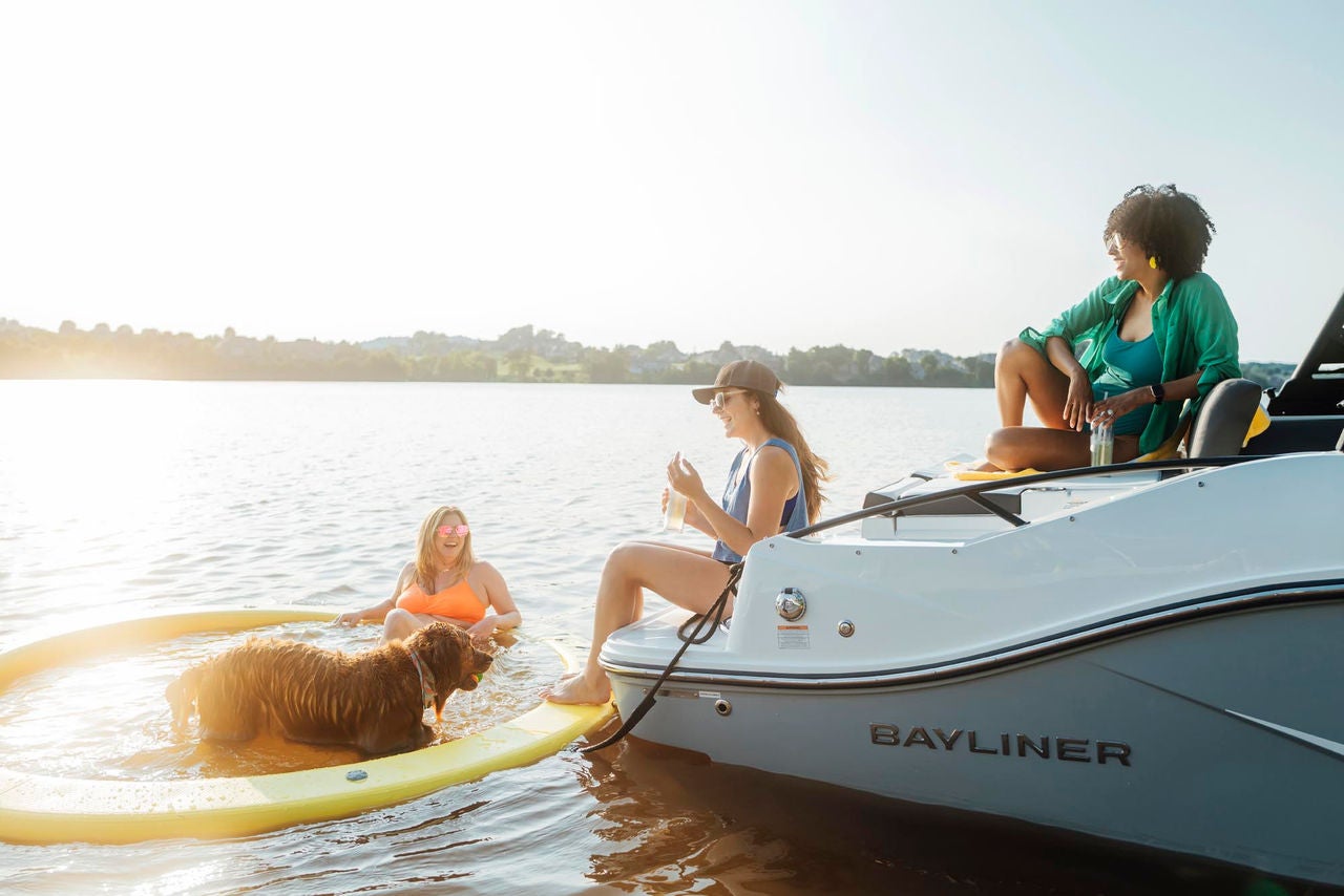 bayliner dseries d20i deck boat swimming 2025