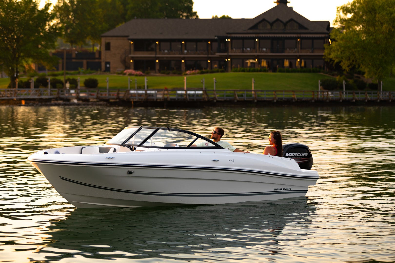 Bayliner VR4 lifestyle