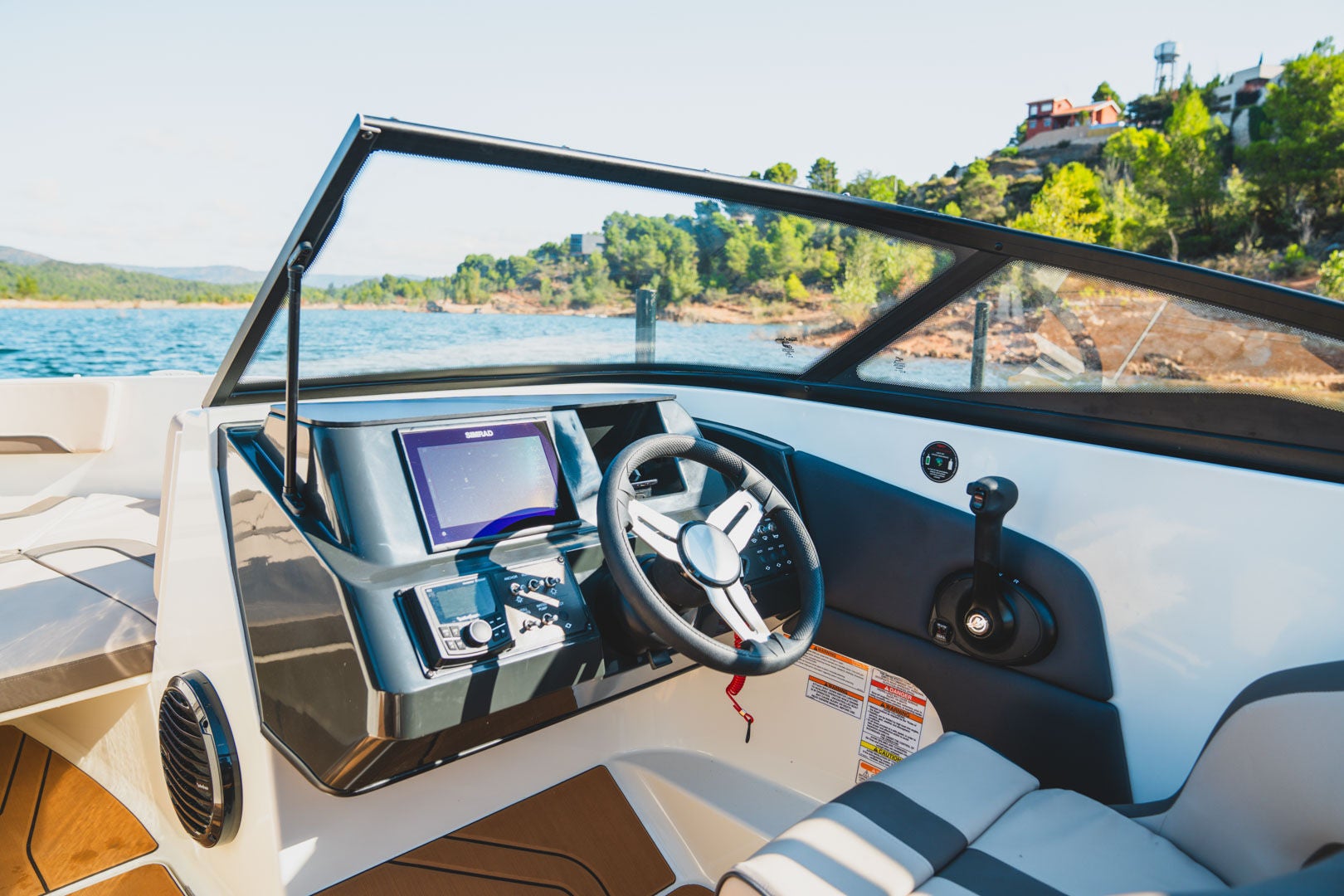 bayliner v20 interior closeup 059971