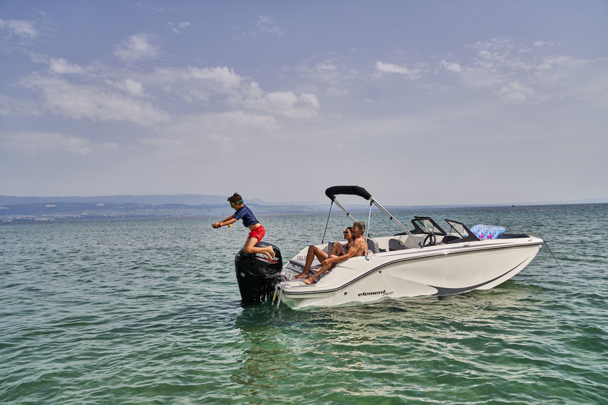 Bayliner M19 lifestyle