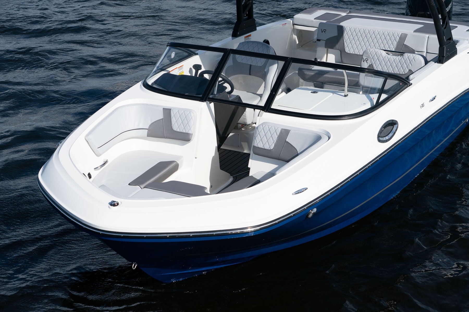 Bayliner VR6 Details