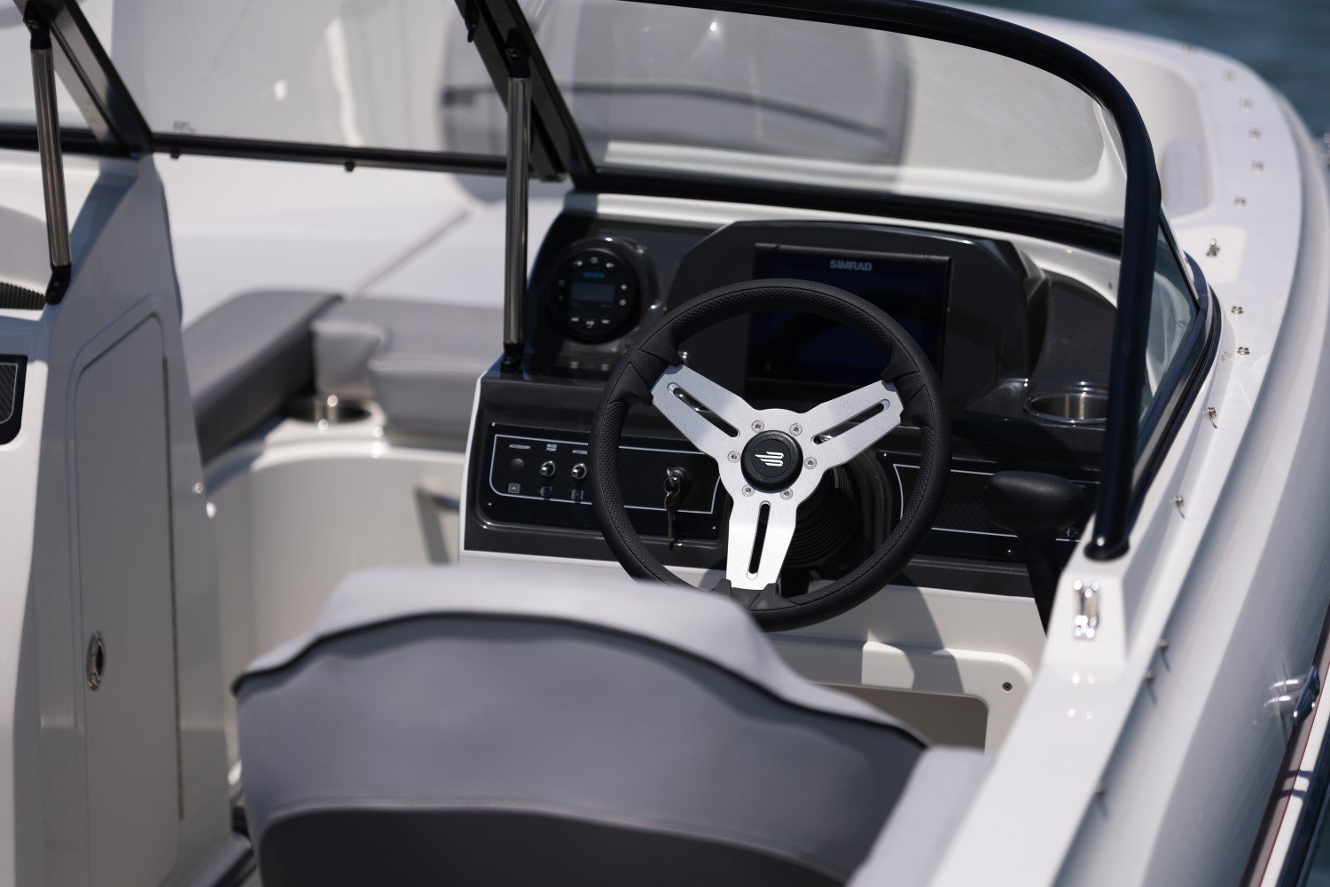 helm on the VR4 outboard bowrider boat