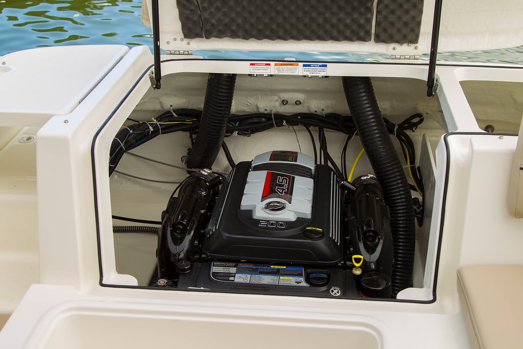 inboard engine on the VR6 bowrider boat